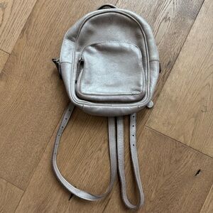 Roots Canada Chelsea Champagne Beige Leather Mini Backpack - EUC